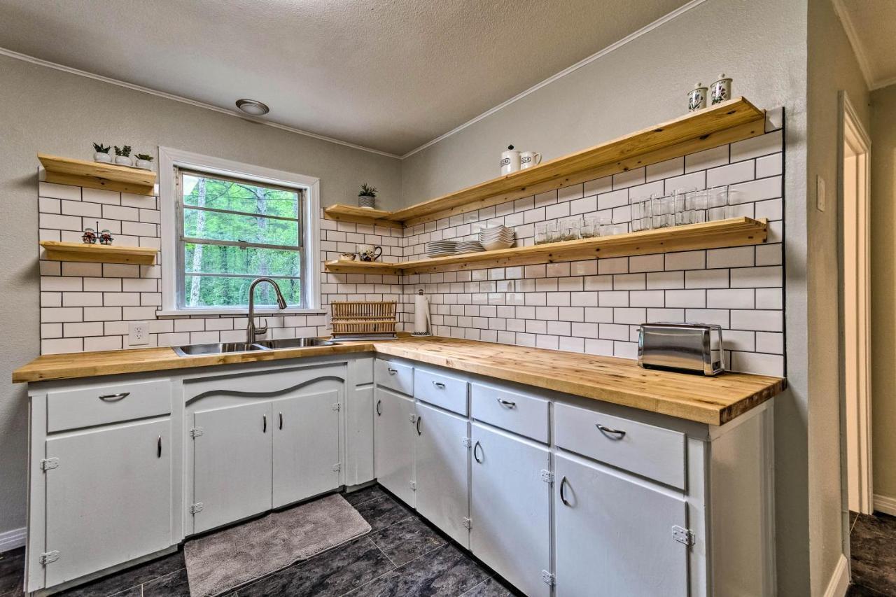 Centrally Located Hot Springs Home With Deck! ภายนอก รูปภาพ